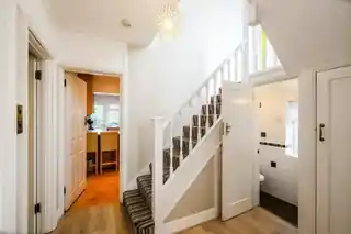 10 Priory Close, photo 4