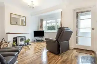 10 Ranmoor Gardens, photo 2