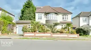 10 South Lodge Drive, photo 2