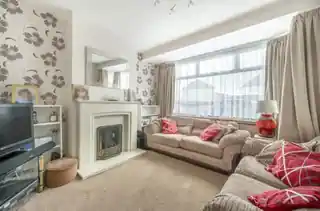 10 St Margarets Avenue, photo 2