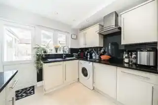 10 Strathnairn Street, photo 3
