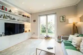 10 Tenham Avenue, photo 3