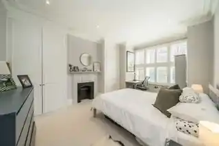 10 Tenham Avenue, photo 4