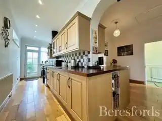10 Vaughan Avenue, photo 3