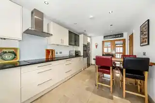 10 Webb Road, photo 3