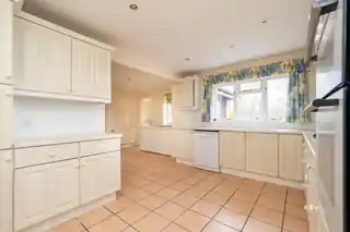10 Wellfield Gardens, photo 3