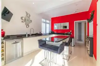 10 Woodside Road, photo 2