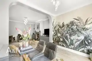 10 Woodville Gardens, photo 4