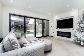 100 Amery Gardens, photo 4