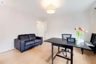 100 Dalrymple Close, photo 2