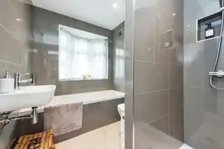 100 Edenfield Gardens, photo 4
