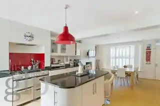 100 Mayall Road, photo 3