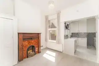 100 Sylvan Avenue, photo 3