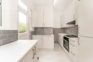 100 Sylvan Avenue, photo 4