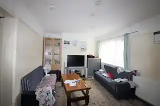 1009A Romford Road, photo 2