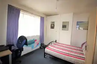 1009A Romford Road, photo 3