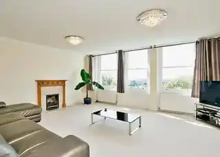 100E Richmond Hill, photo 2