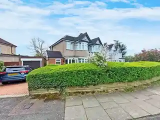 101 Capthorne Avenue, photo 2