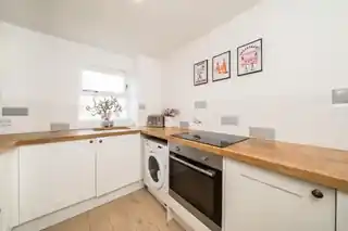 101 Henry Doulton Drive, photo 3