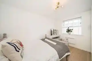 101 Henry Doulton Drive, photo 4