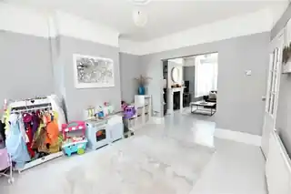 101 Lion Road, photo 3