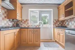 101 Long Lane, photo 3