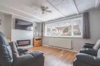 101 Long Lane, photo 2