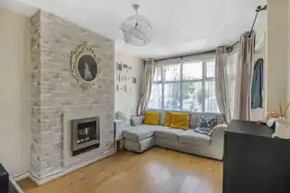 101 Wellington Avenue, photo 2