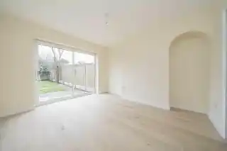 102 Buckingham Road, photo 3