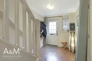 102 Genas Close, photo 3