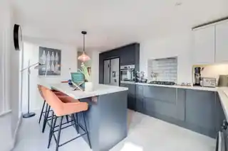 102 Goodrich Road, photo 4
