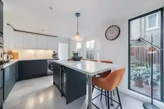 102 Goodrich Road, photo 3