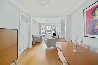 102 Montpelier Gardens, photo 4