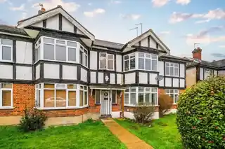 102 Onslow Gardens, photo 2