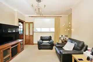 102 Paston Crescent, photo 4