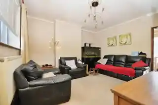 102 Paston Crescent, photo 3