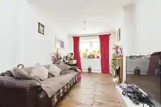 102 Queen Mary Road, photo 3