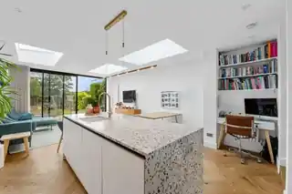 103 Ardrossan Gardens, photo 3