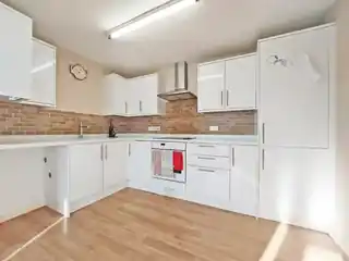 103 Rabournmead Drive, photo 2