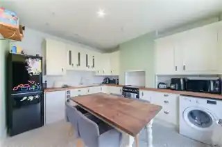 103 Wallace Crescent, photo 3