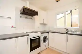104 Armoury Road, photo 2
