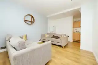 104 Bourne Avenue, photo 3