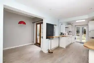 104 Charlton Lane, photo 2