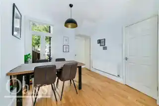 104 Dalmally Road, photo 4