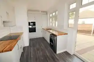 104 Fairholme Avenue, photo 3