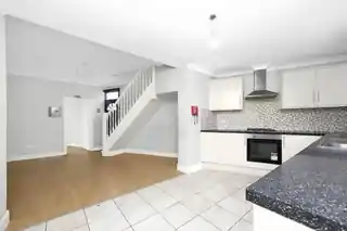 105 Coopers Lane, photo 2