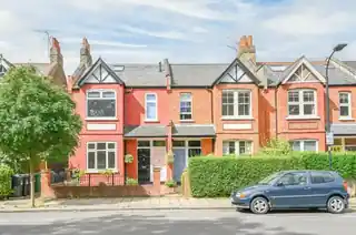 105 Hartswood Road, photo 3