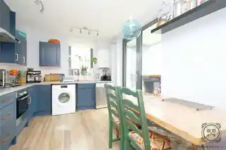 105 Isobel Place, photo 3
