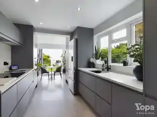 105 Upper Abbey Road, photo 2