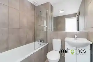 106 Dalrymple Close, photo 3